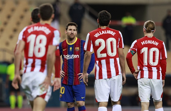 Lionel Messi dostal v závěru zápasu o španělský Superpohár červenou kartu za...