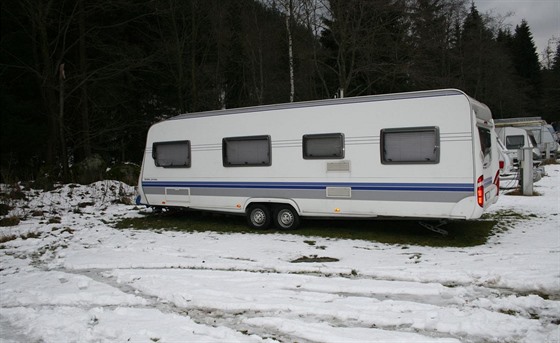 Vykradené karavany v autokempu ve Špindlerově Mlýně. (3. - 5. 12. 2020)