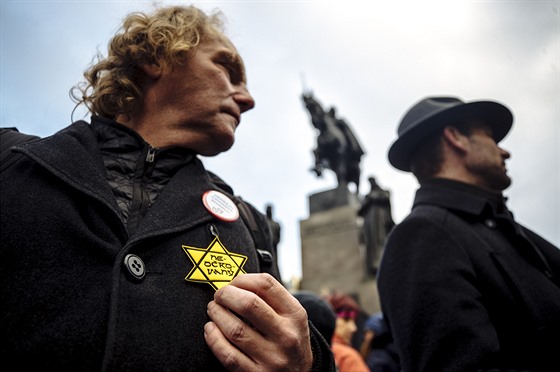 Demonstranti pouili Davidovu hvzdu jako symbol neokovaných. Federace...