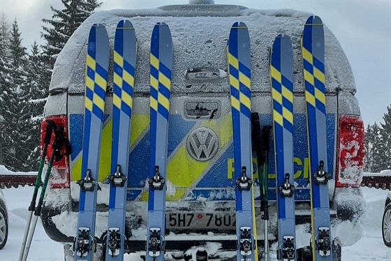 Policisté, kteří budou sloužit v Krkonošském národním parku, dostali skialpové...
