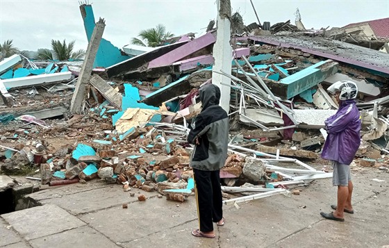 Indonéský ostrov Sulawesi zasáhlo zemětřesení. (15. ledna 2021)