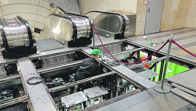 Instalace systému, který pohlídá pražské eskalátory