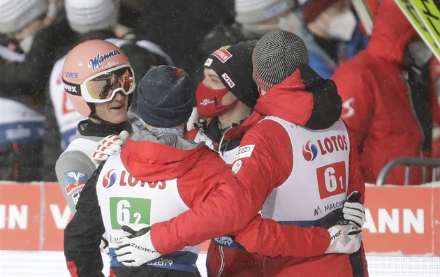 Rakouští skokani vyhráli i druhý závod družstev v sezoně, Češi nedorazili
