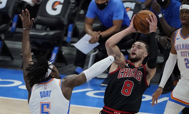 LaVine pálí, ale basketbalistům Chicaga v NBA výhry těsně unikají