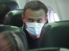 Alexej Navalnyj na palub letadla míícího z Berlína do Moskvy (17. ledna 2021)