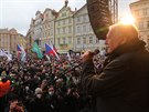 Exprezident Václav Klaus promlouvá k demonstrantm na Staromstském námstí v...