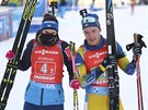 Hanna Öbergová (vlevo) a Sebastian Samuelsson ze védska dobhli ve smíené...