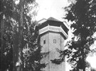 Druh rozhledna na vrchu acberk u Jihlavy z roku 1907 lehla popelem za druh...