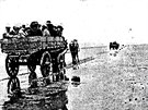 Doprava pro srdnaté. Takto se po Broomway peváelo zboí, foto z roku 1922.