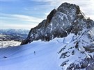 Na Dachsteinském ledovci se dá lyovat skoro celý rok. V areálu je pt...