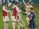 Fotbalisté Slavie se radují z promnné penalty v utkání proti Olomouci.