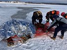 Vodn� z�chrann� slu�ba vyt�hla z vody kon�, pod kter�m se na Lipn� probo�il led.