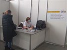 Zdravotn�ci byli prvn�mi klienty nov� otev�en�ho o�kovac�ho centra na...