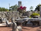 Coral Castle, Florida. Nejvtí bloky zkamenlého korálu zde mají tém est...