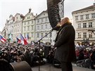 K protestujícím na demonstraci na Staromstském námstí v Praze promluvil i...