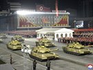 Severní Korea na vojenské pehlídce v Pchjongjangu pedstavila zbran a...