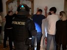 Policie v noci na ned�li ukon�ila neleg�ln� ve��rek v centru Prahy. (10. ledna...
