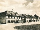 V Peticích na námstí byla restaurace odjakiva. Snímek je z roku 1961. 