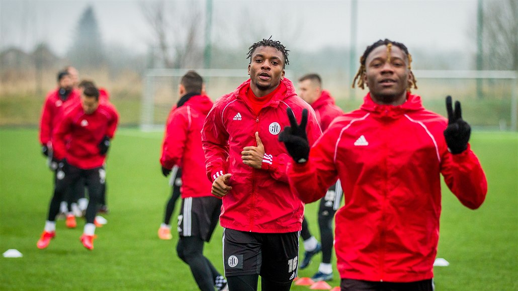 Jonathan Simba z �eských Bud�jovic b�hem p�ípravy na jarní �ást sezony