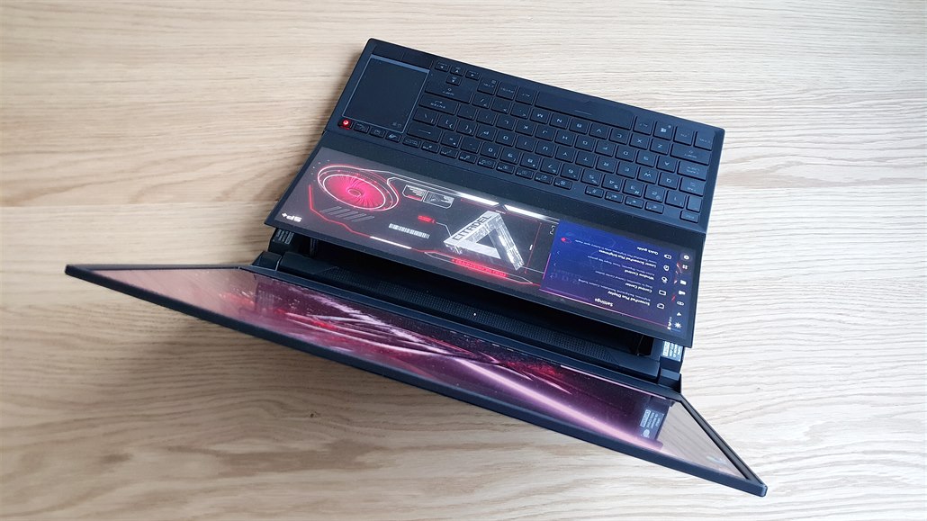 Předprodukční vzorek notebooku Asus ROG Zephyrus Duo 15 SE