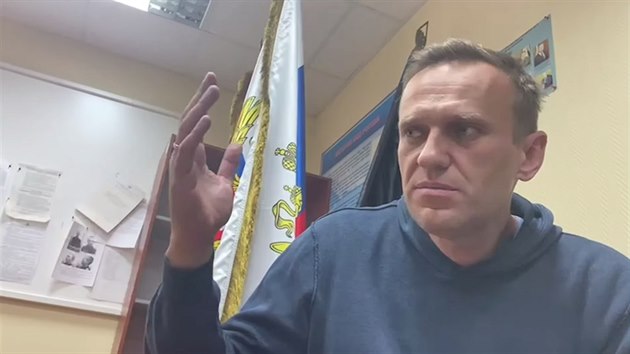 Alexej Navalnyj na policejní stanici v moskevské čtvrti Chimki (18. ledna 2021)