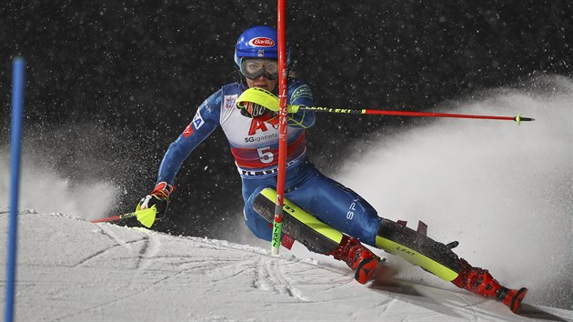Mikaela Shiffrinová v prvním kole slalomu ve Flachau.