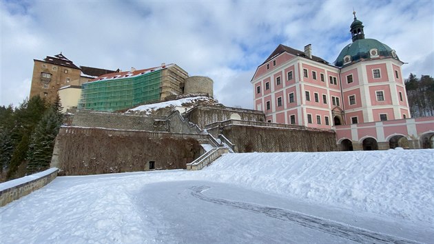 Rekonstrukce Pluhovských domů v areálu bečovského hradu a zámku.