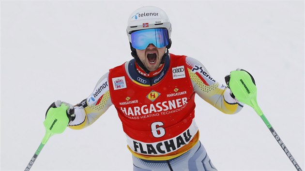 Sebastian Foss-Solevaag z Norska se raduje z povedeného slalomu ve Flachau.
