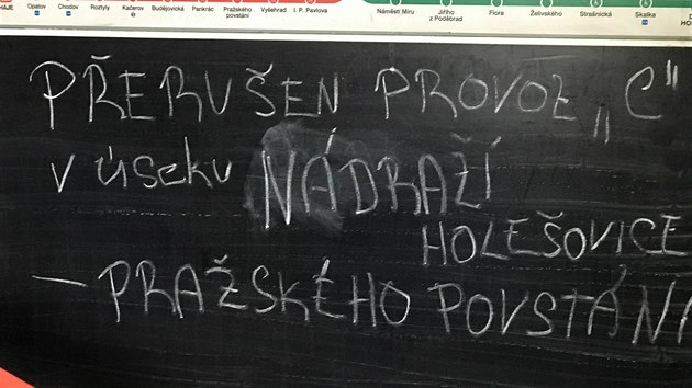 Policie v �ter� zasahovala na lince metra C, kde mu� sp�chal sebevra�du skokem. (12. ledna 2020)