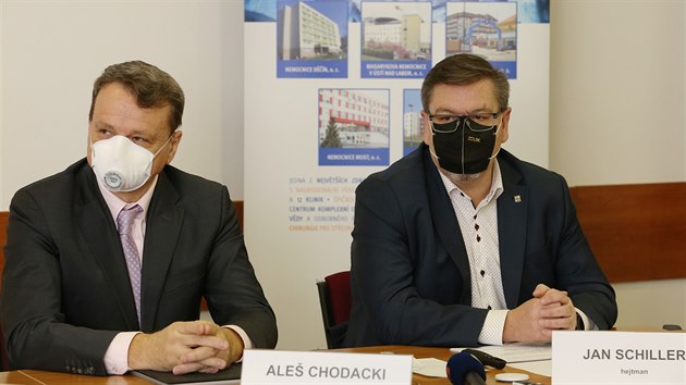 Generální ředitel Krajské zdravotní Aleš Chodacki a hejtman Ústeckého kraje Jan Schiller.