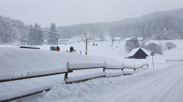 Zimn krajina u sjezdovky Horal ve Velkch Karlovicch. V okol jsou destky kilometr bkaskch stop.