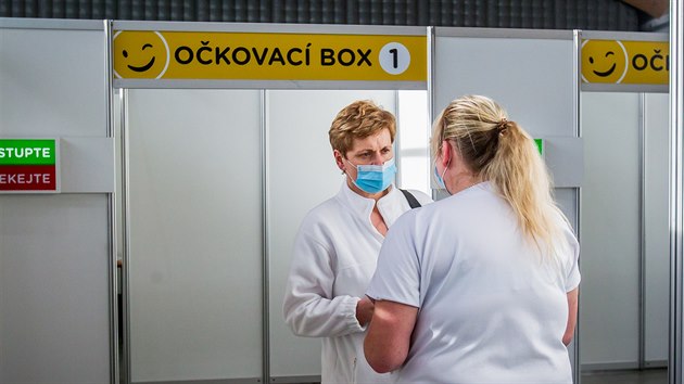 Zdravotníci byli prvními klienty nově otevřeného očkovacího centra na českobudějovickém výstavišti.