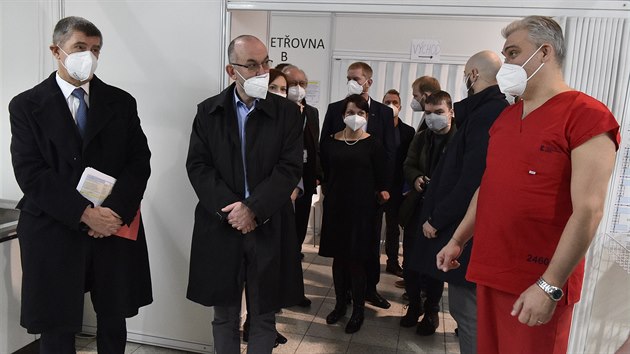 Premiér Andrej Babiš a ministr zdravotnictví Jan Blatný navštívili záložní nemocnici v Brně. (13. ledna 2021)
