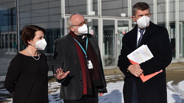 Premir Andrej Babi a ministr zdravotnictv Jan Blatn v zlon nemocnici na brnnskm vstaviti. (13. ledna 2021)