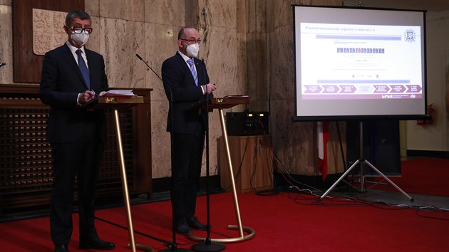 Premir Andrej Babi a ministr zdravotnictv Jan Blatn hovo na tiskov konferenci k pedstaven centrlnho rezervanho systmu na okovn. (14. ledna 2021)