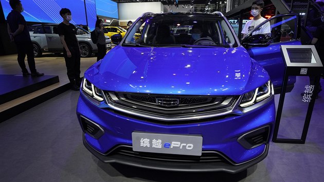 Hybridn vz Bingyue ePro od nsk automobilky Geely na zijov pekingsk prohldce. Geely chce nyn ve spoluprci s vyhledvaem Baidu vyvinout samoiditeln elektromobil.