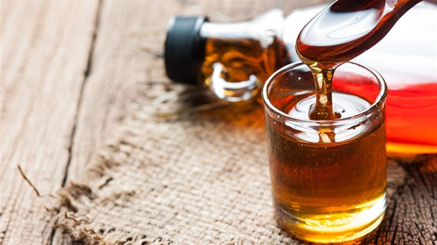 Medov sirup na kael jednodue pipravte z cibule a medu, v lednici ho mete skladovat a pl roku.