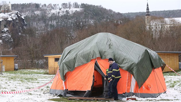 Jaroslav Jukl, velitel jednotky Sboru dobrovolnch hasi Keice u stanu pro bezdomovce v arelu cyklokempu pod novm mostem v Dn.