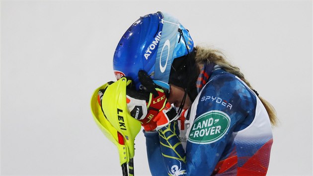 RADOST. Američanka Mikaela Shiffrinová slaví slalomové vítězství ve Flachau.