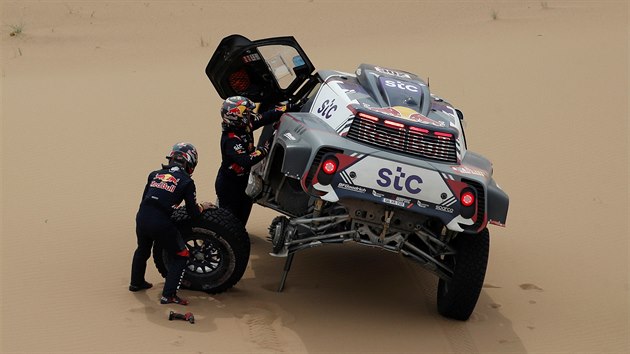 Stephane Peterhansel v jedenácté etapě Rallye Dakar.
