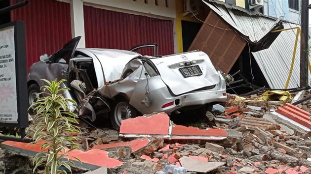 Indonéský ostrov Sulawesi zasáhlo zemětřesení. (15. ledna 2021)