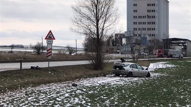 Při střetu dvou osobních aut na Kladensku zemřela žena. (19.1.2021)
