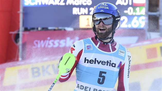 Rakousk lya Marco Schwarz slav v cli slalomu v Adelbodenu.