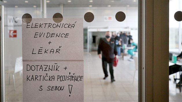 V zlon nemocnici na brnnskm vstaviti vzniklo okovac centrum. Na adu jako prvn pijdou hasii i policist.