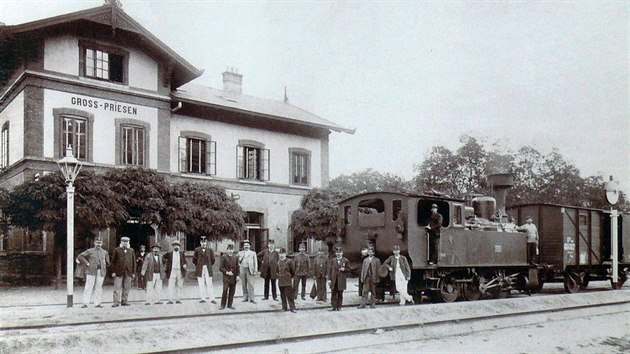 Personl stanice Velk Bezno na dobov pohlednici