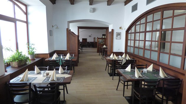 Původní restaurace se rozšířila, takže má nyní zhruba 120 míst k sezení. 