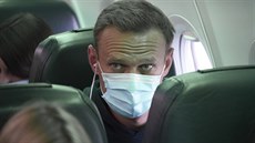 Alexej Navalnyj na palub letadla míícího z Berlína do Moskvy (17. ledna 2021)