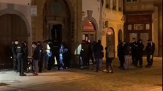 Policie v noci na nedli ukonila nelegální veírek v centru Prahy. (10. ledna...