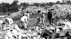 V roce 1942 zniila domy v jiní ásti Lidic silnými náloemi nmecká armáda a...