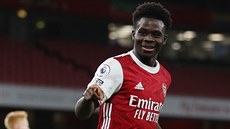 Bukayo Saka z Arsenalu slaví vst�elenou branku v duelu s Newcastlem.